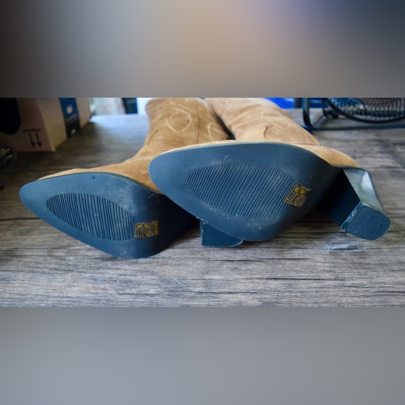 PrettyLittleThing Tan Over the Knee Boots - Picture 3 of 5